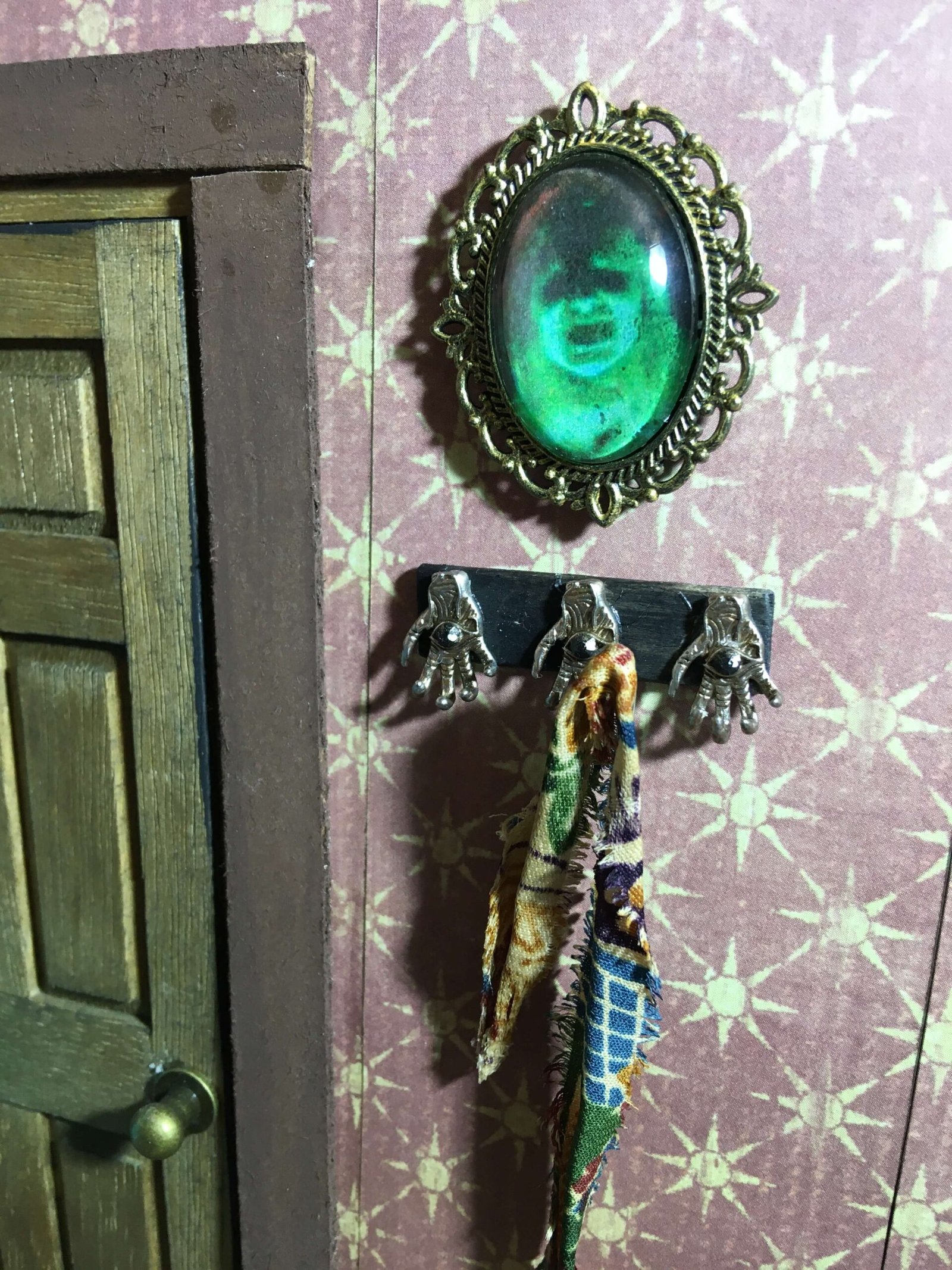 Haunted mirror-CoatRack-1